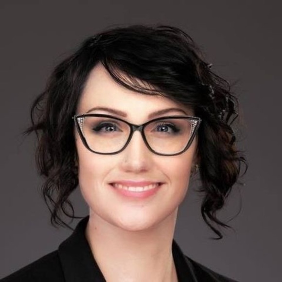 Meet your Posher, Stephanie - Picture 1 of 1